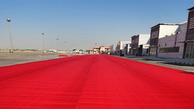 السجاد الأحمر فرش في النجف لاستقبال جثمان خامنئي.. والوصول مساءً