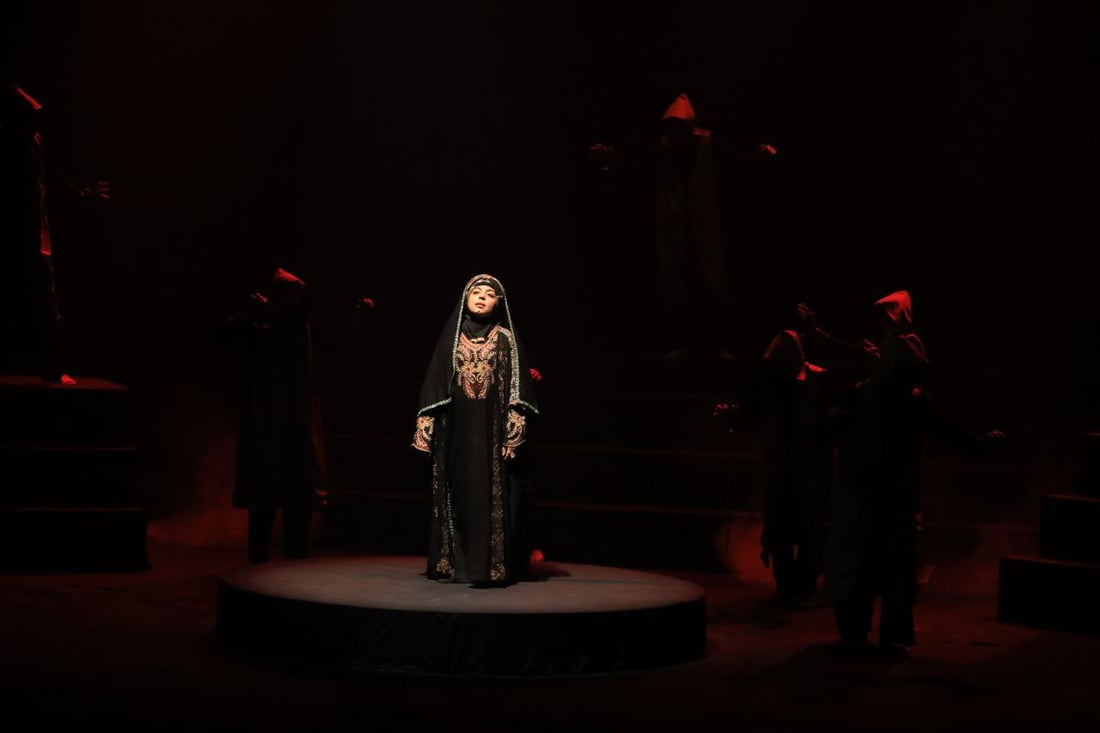 لا يفوتكم العرض الأخير مساء السبت.. “ضياع المرادي” تجسد اغتيال الإمام علي (صور)