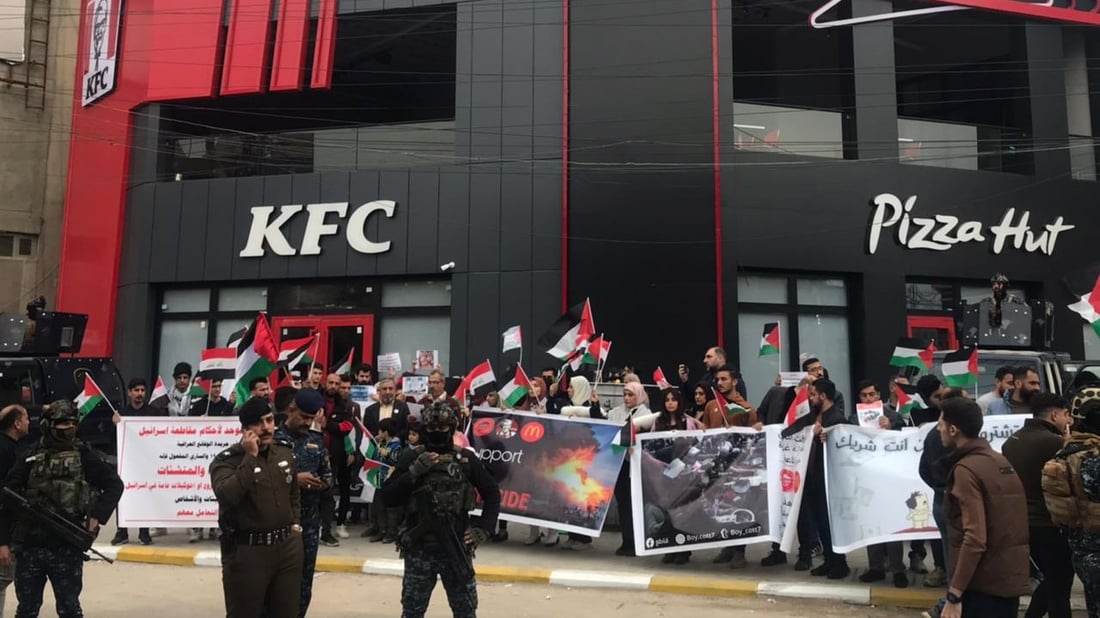 فيديو: المطاعم الأمريكية في بغداد محاطة برجال الأمن خلال مظاهرة احتجاجية