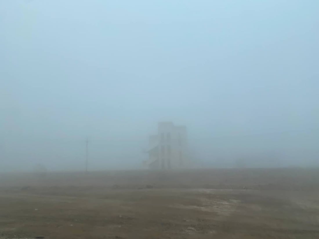 الرمادي غارقة تماماً في الضباب.. صور من “الخمسة كيلو”