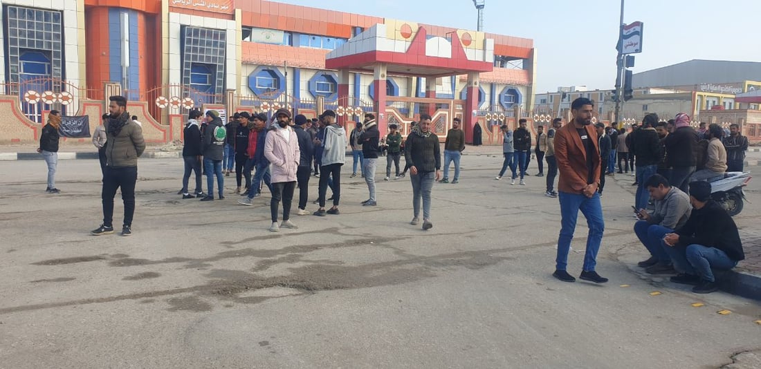 صور: خريجون يغلقون تقاطعات رئيسية في السماوة لإعادة التعاقد معهم