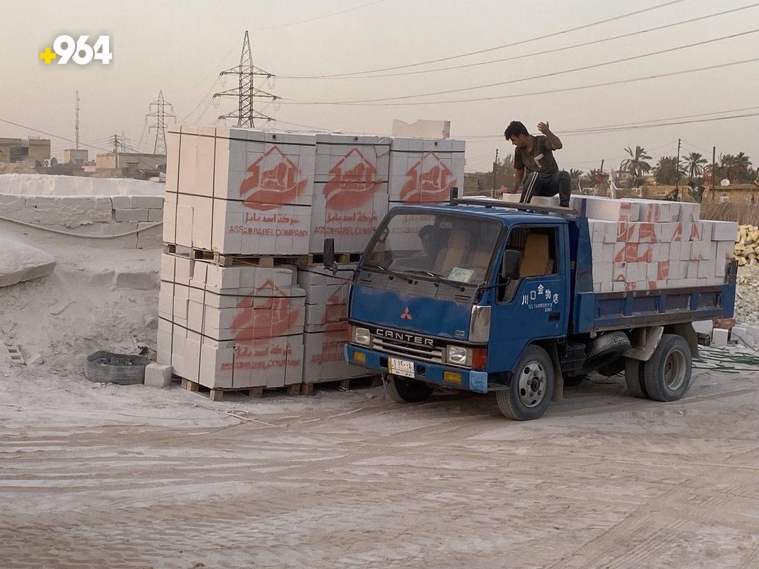 خطط البناء ارتبكت في الناصرية: قفزة “صادمة” للطابوق والحصى و”الشيش” (صور)