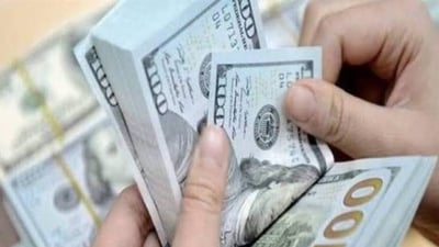هبوط غير مسبوق للدولار في عموم المحافظات.. سعر الصيرفات يقترب من المركزي