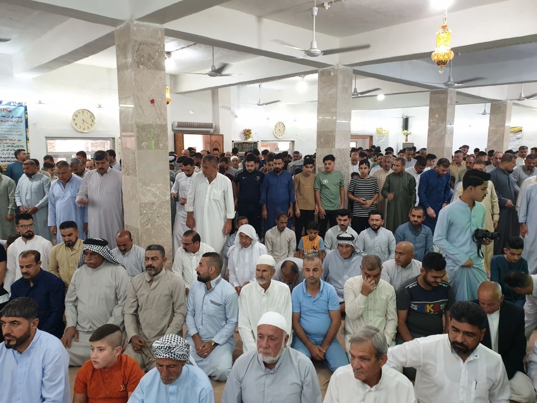 صور من صلاة العيد في مسجد الزهراء وسط حمرين