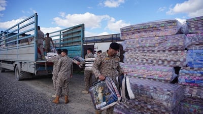 صلاح الدين توزع “منادر وبطانيات” على المقاتلين في الخطوط الأمامية