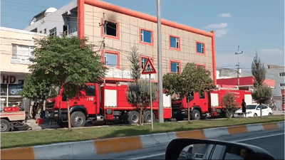 باڵەخانیەک کە بۆ بەشەناوخۆیی ئامادە کرابوو ئاگری گرت