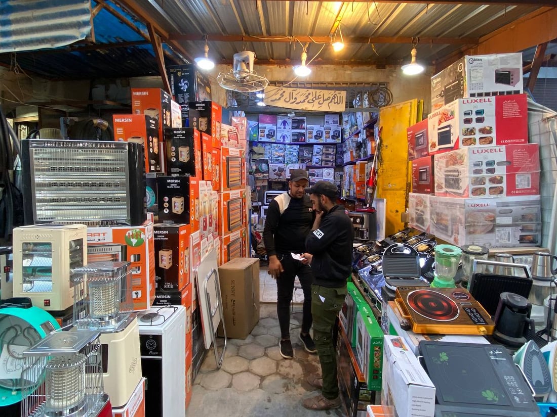 لا نفط ولا كهرباء وطنية.. أهالي الناصرية سيعبرون الشتاء بـ “أم الأمبير” (صور)