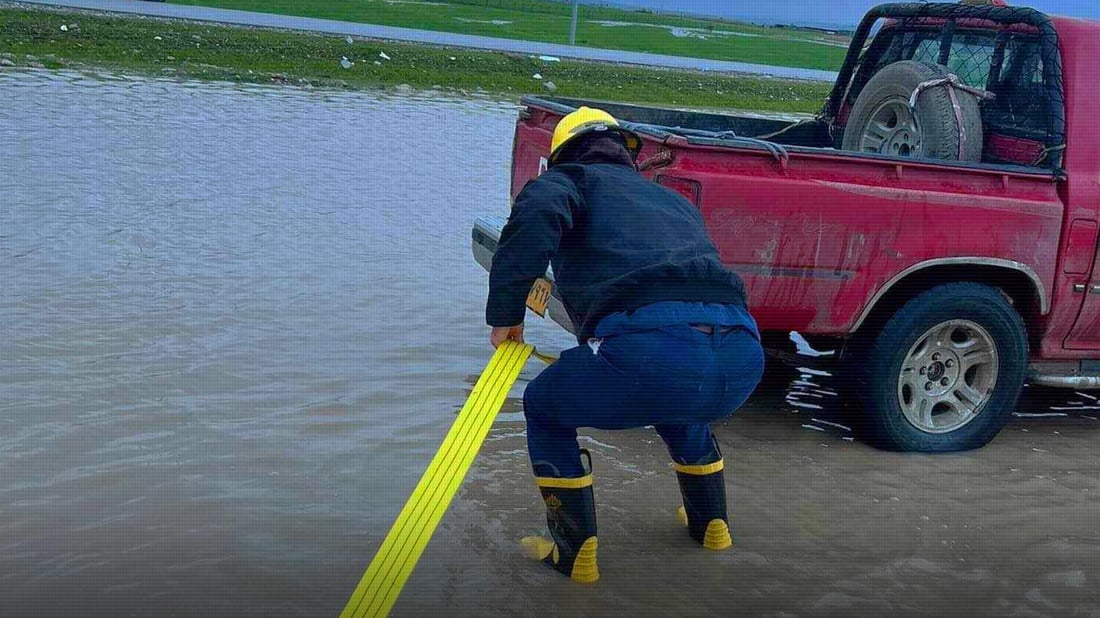 لە سنووری ئاکرێ چوار ماڵ و چەندین ئۆتۆمبێل لە لافاو رزگارکران