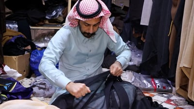 فيديو: موسم العباءة الصيفية في الكوت بدء.. “الجاسبي والبريسم” يجذب رجال العشائر