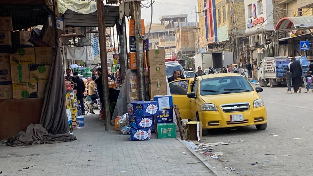 الناصرية: بضائع الجملة تحتل أرصفة شارع 20.. والأهالي: لا مكان للمشاة (صور)
