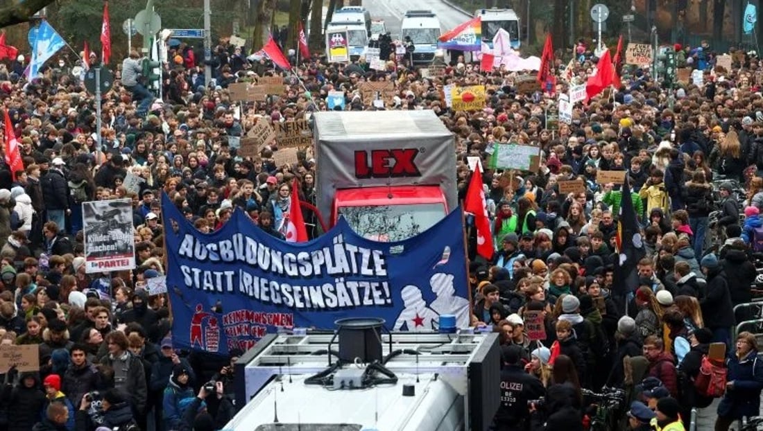 دژی سەربازیی زۆرەملێ خۆپێشاندانە