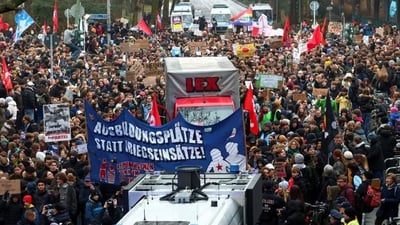 دژی سەربازیی زۆرەملێ خۆپێشاندانە