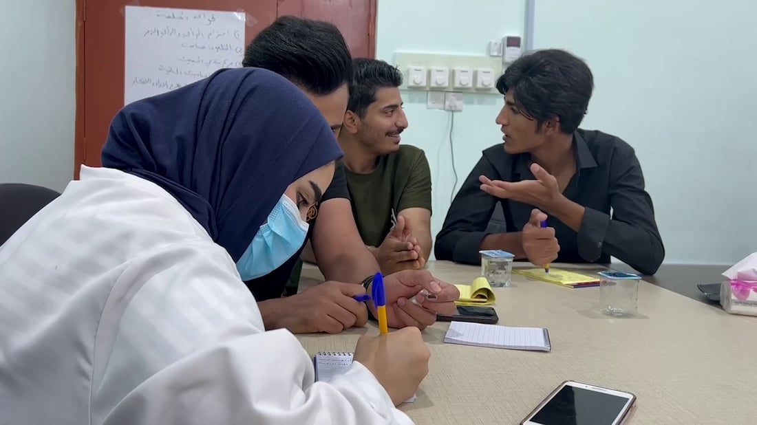 الفتيان والفتيات في الزبير يراقبون أداء الحكومة بحملات تخص الخدمات (فيديو)
