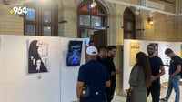 صور: معرض فني يسخر من الإعلان التجاري ولافتات المتاجر.. ...