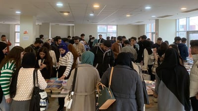 گروپی راوێژ پێنج هەزار کتێبیان بە خوێندکاران بەخشی