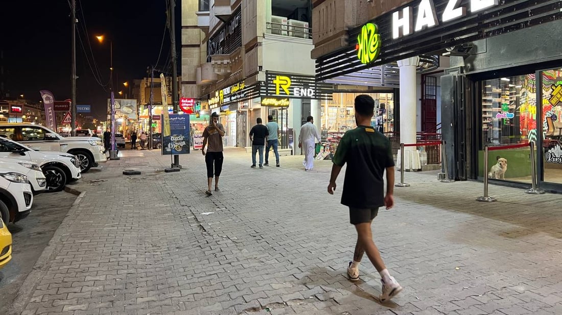 أيفون 15 الأكثر مبيعاً في بغداد.. تاجر من المنصور يشرح المواصفات والأسعار (صور)