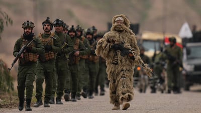تغيير ملابس الحشد والرتب والشارات.. نقل وتقاعد بالقرعة و5 قرارات أمام بغداد