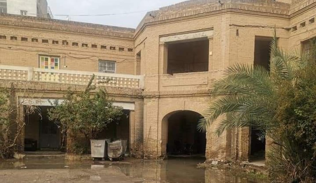 مثقفو بعقوبة غاضبون.. السراي القديم يغص بالنفايات ومياه الأمطار (صور)