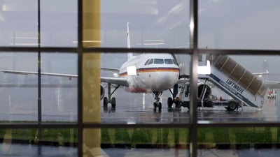 گەشتەکان لە فڕۆکەخانەیەکی گەورەی ئەڵمانیا راگیران