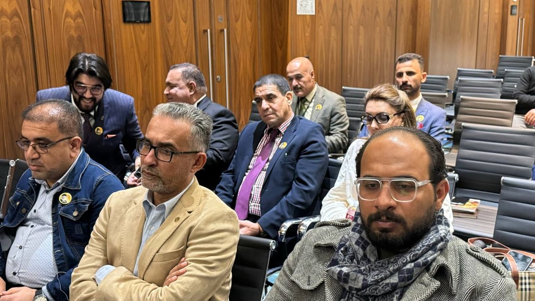 أصدقاء أحمد مطر يدلون بشهادات جديدة في البصرة.. جرّب الشعر الغامض وكان يضحك (صور)