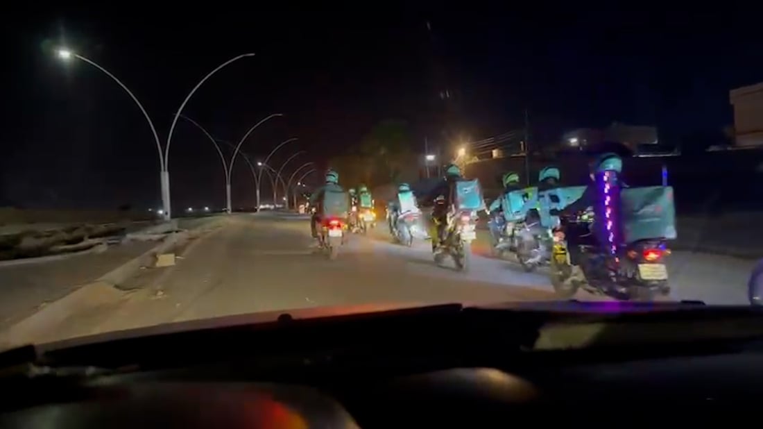 شاهد: احتجاز 50 سائق ديلفري ودراجاتهم في الدبس.. 