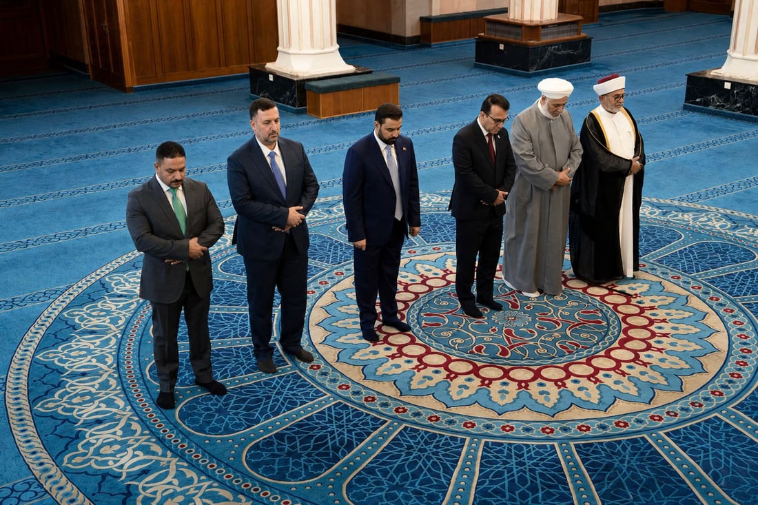 الزيدي يزور جامع أبو حنيفة النعمان في الأعظمية عقب أدائه صلاة العيد بالكاظمية