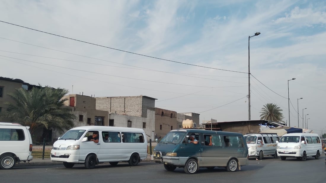 “الناس تنزل هنا”.. محاولة ترحيل “الكيات” من تقاطع البياع فشلت! (صور)
