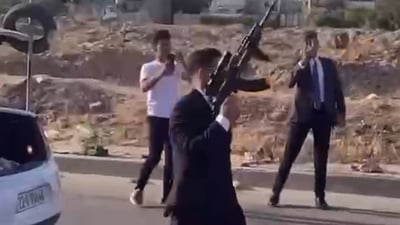 سێ کەس تەقەی خۆشییان کرد و دەستگیرکران