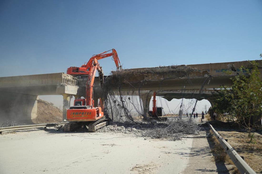 پردە کۆنەکەی تاسڵوجە لە سلێمانی رووخێنرا؛ پردێکی تازە دروست دەکرێت