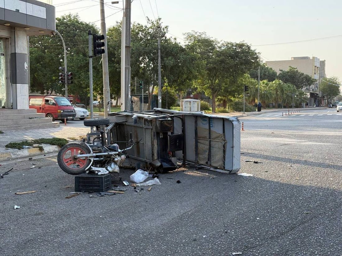 لەناو بازاڕی کەلار ئۆتۆمبێلێک و ماتۆڕێکی سێ تایە پێکیاندادا