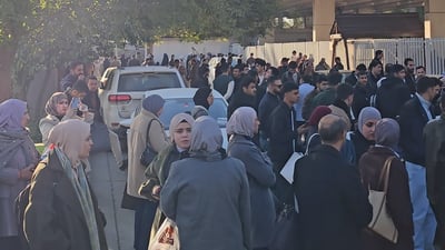 فيديو: إغلاق أبواب جامعة بغداد بوجه الطلبة احتجاجاً على قطع المخصصات