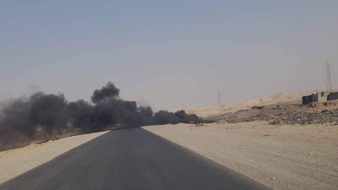 صور: دخان النفايات يخنق المقدادية.. واتهام للبلدية بالتواطؤ مع الكابسات!