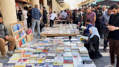 فيديو: كتاب ممنوع في بغداد تصدر مبيعات المتنبي مع الموناليزا المزيفة