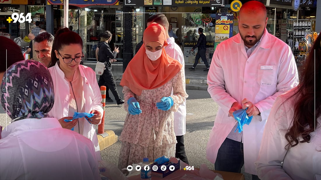 لە بەردەرکی سەرا خوێندکاران پشکنین بۆ ددانی ھاوڵاتیان دەکەن