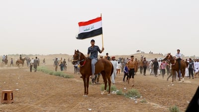 فيديو: خيول العرب والترك صالت في “عباس النملة” والحويجة اختارت أرضاً هشة