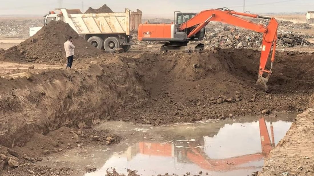 البصرة: حفر الشقوق الارضية لمنع “الدوّارة” من حرق النفايات في شط العرب