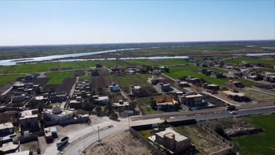 سوريون في العراق وعراقيون في سوريا.. عشائر تتزاوج ولا تكترث لما يجري (فيديو)