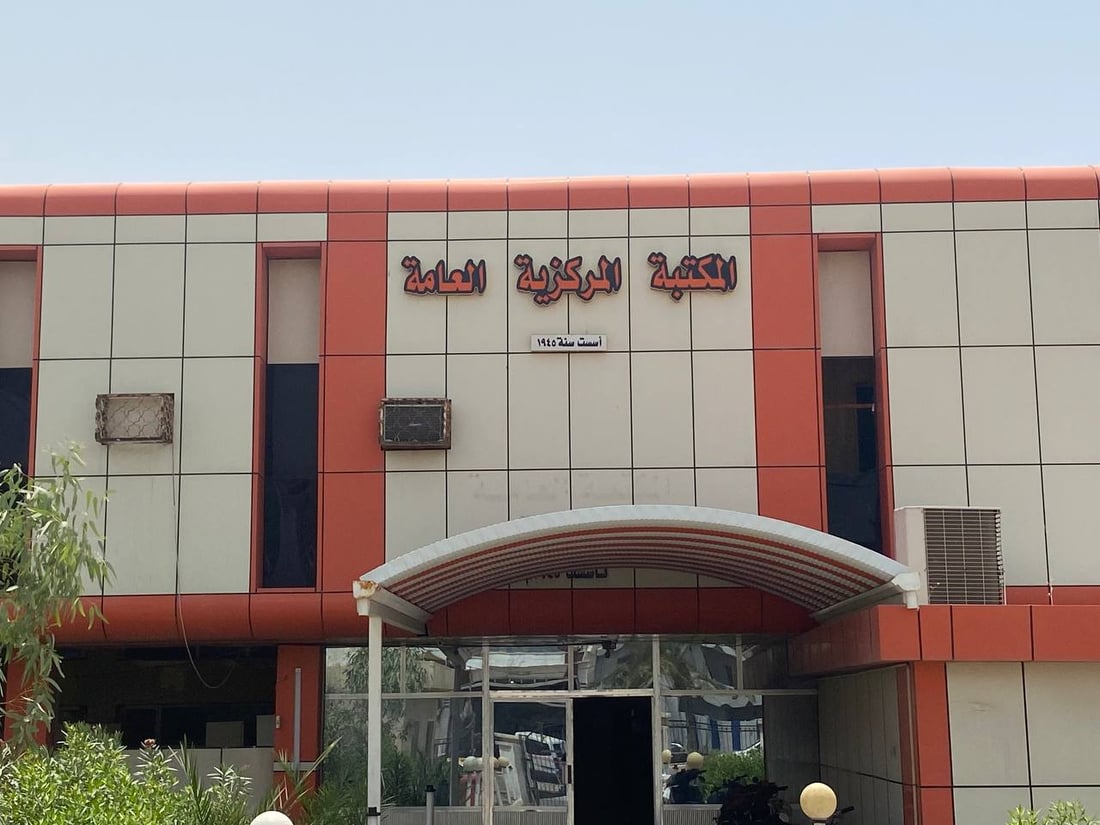 صور: مكتبة الناصرية أول مؤسسة تزيل المولدة وتعتمد الطاقة الشمسية.. بدعم أميركي