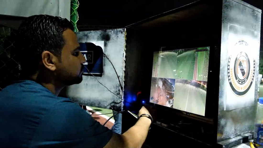فيديو: تقنية VAR تصل إلى ملاعب الفلوجة والفرق تبحث عن حكم 