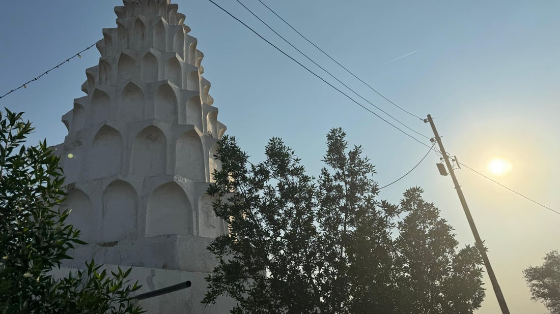 صور من مقبرة الحسن البصري: هنا يرقد الفكر العربي كله.. والزوار من أمريكا والهند