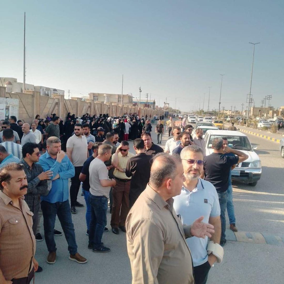 تظاهرات تغلق شركة نفط ذي قار احتجاجا على قرار التمويل المركزي (فيديو)