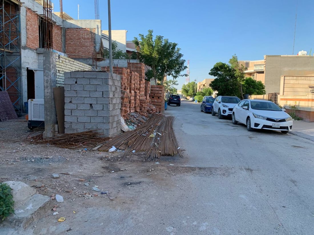 بغداد: مواد البناء تزعج سكان “الداخلية”.. والبلدية تتوعد بـ “الغرامة أو السجن”