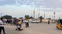 البصرة قبل قليل.. مسلحون يمطرون شخصاً بـ 10 رصاصات وسط ال...
