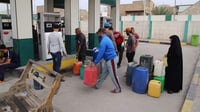صور: 50 لتراً من النفط لا تكفي البغداديين.. 