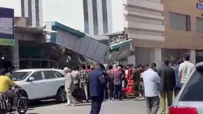 فيديو من الكوت: المشاهد الأولى لانهيار مطعم ”الرسول“.. السقف هَوَى قبل الغداء