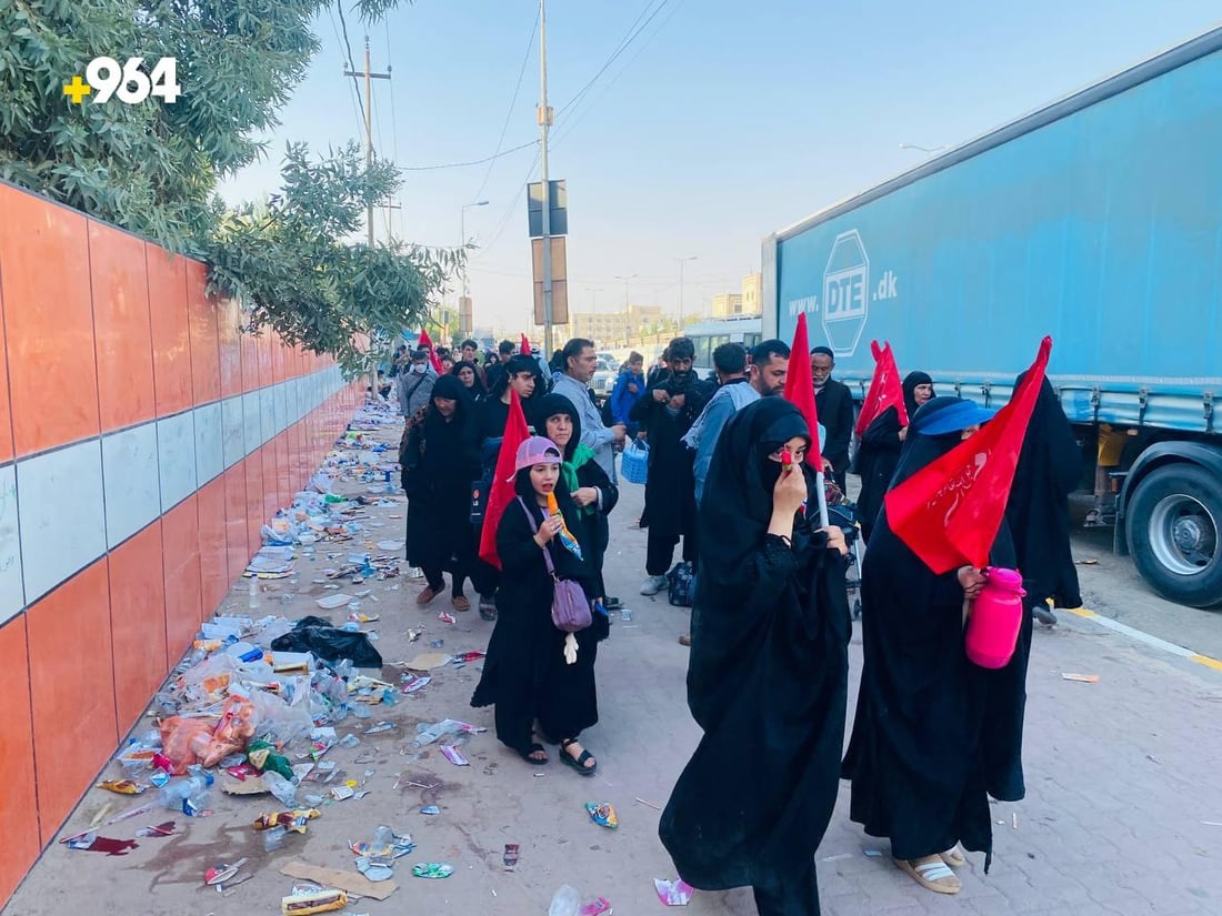 الزوار منهكون في منفذ الشيب.. الحافلات لا تستوعب تدفق الإيرانيين والأفغان (صور)