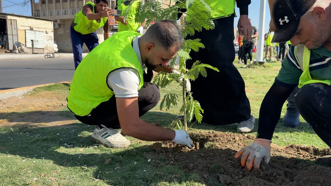 Volunteers launch ‘1,000 dinar’ tree-planting drive in Baghdad’s Sadr City