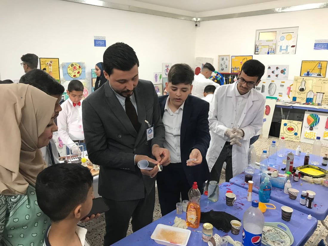 الكوت: ثانويات المتفوقين.. محاضرات بـ 4 لغات وتركيب أفيون صناعي وابتكار سكانر
