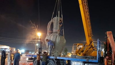 إزالة نصب الإبريق تشل الحركة في بعض أسواق أيمن الموصل (فيديو)