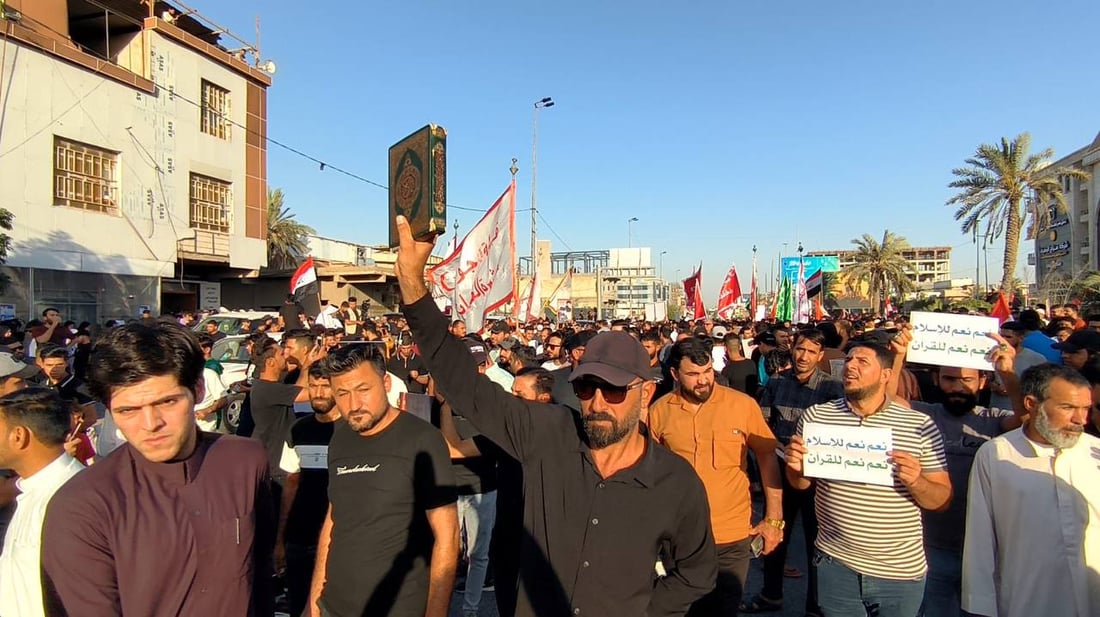 صور: حشود كبيرة وسط البصرة تندد بحرق المصحف وتطالب بطرد “العمالة” السويدية